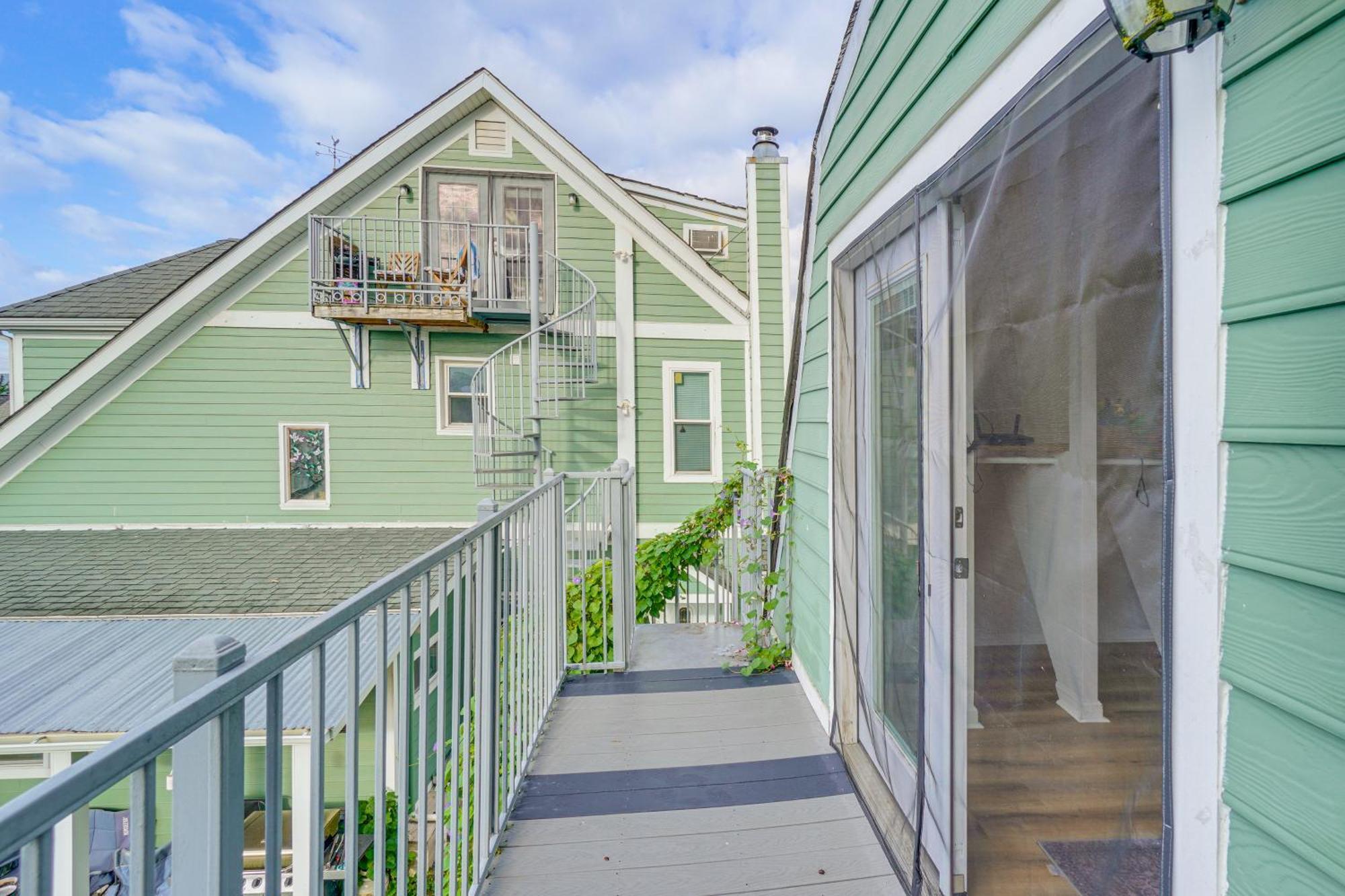 Epic Brunswick Apartment, Deck With Private Hot Tub! Luaran gambar