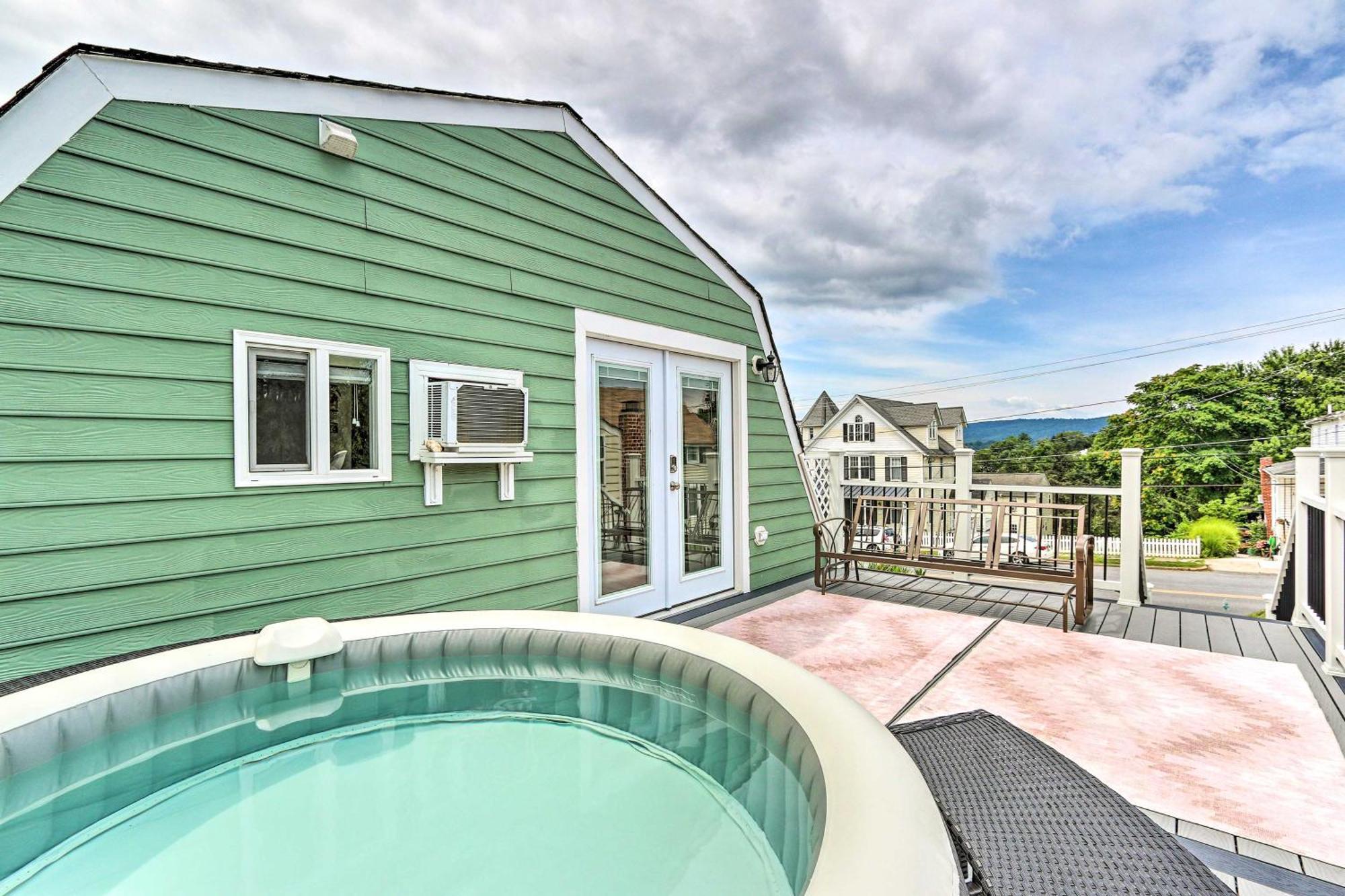Epic Brunswick Apartment, Deck With Private Hot Tub! Luaran gambar