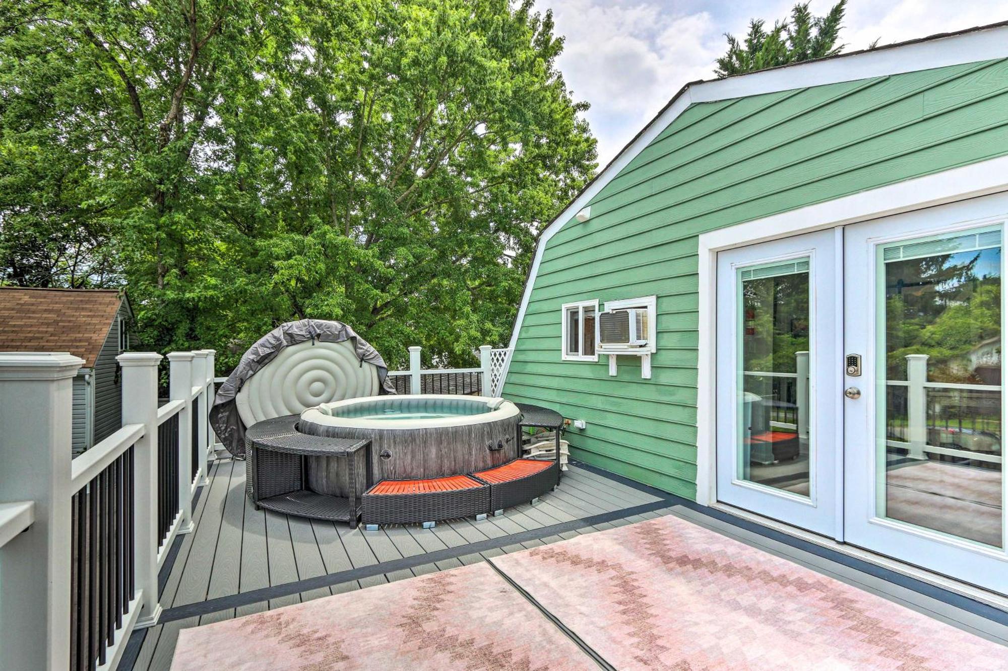 Epic Brunswick Apartment, Deck With Private Hot Tub! Luaran gambar